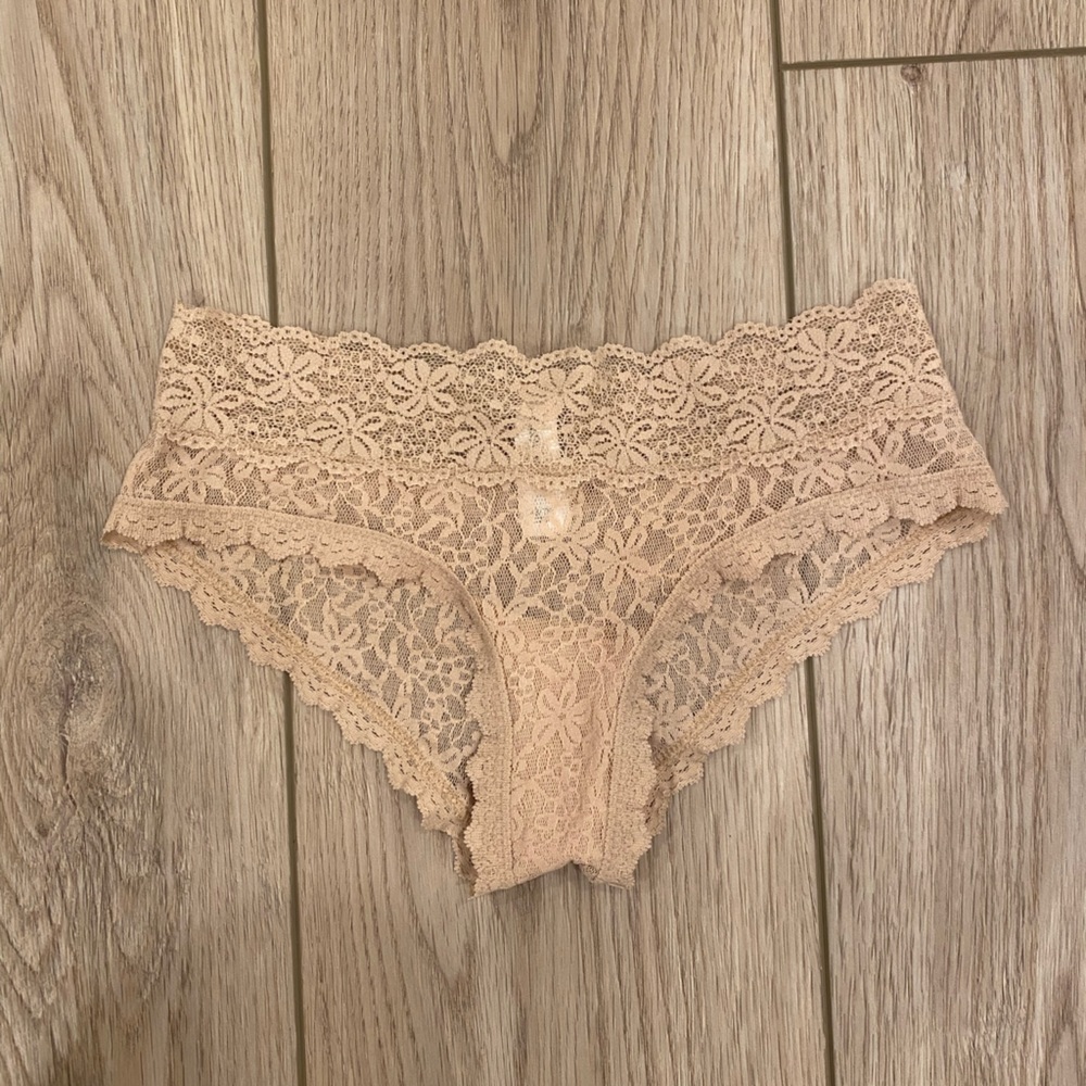 GAP BODY XS nude lace panty